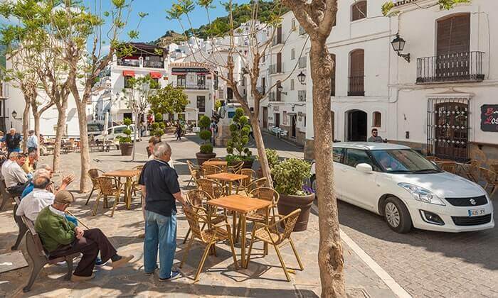 Casares Guide - Relaxing in the heart of the picturesque town centre