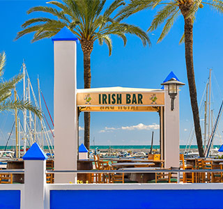Estepona Guide - Both Spanish and inviting “expat”-style bars