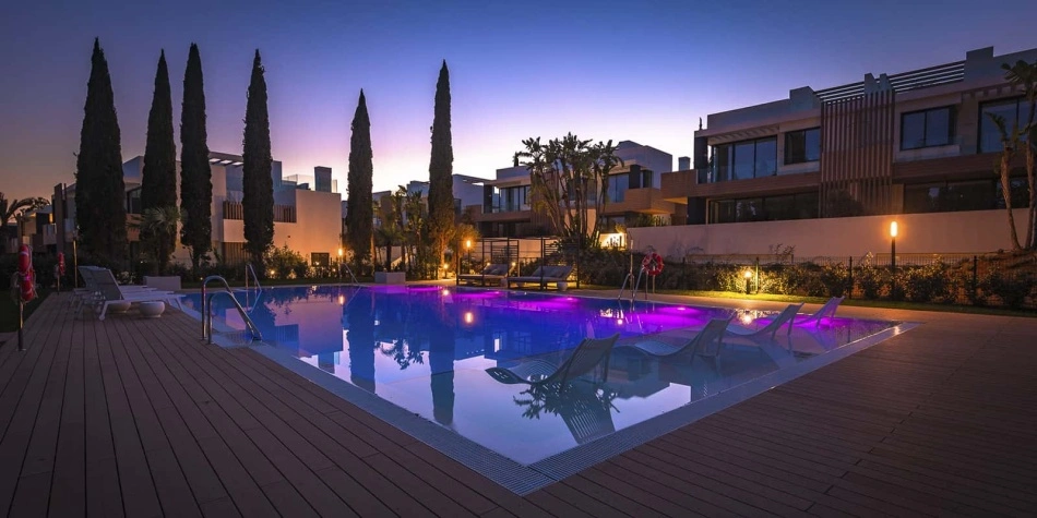 Piscine du Blanc au coucher du soleil