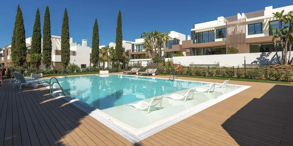 Bel espace piscine à Le Blanc