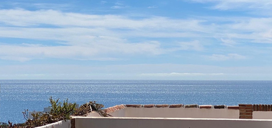 Vues sur la Méditerranée depuis les terrasses des Calahonda Suites à Mijas Costa, Costa del Sol.